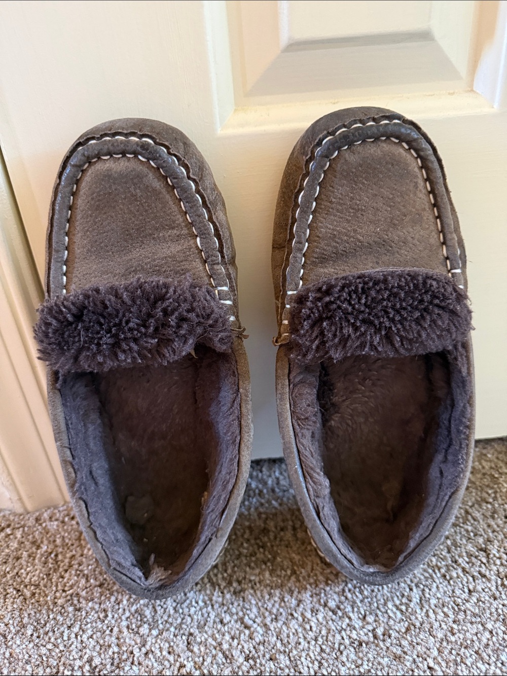 Women’s Alamo Cozy Plush-Lined Moccasin Slippers in brown